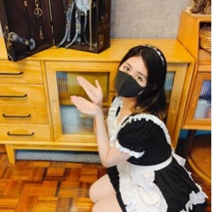 onlyfans反差女神《naimi奶咪》浮力姬紫薇合集